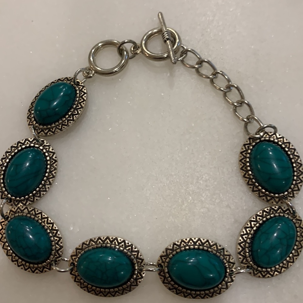 Green stone necklace and bracelet. - Picture 5 of 5